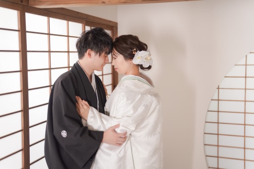 おでこを合わせて