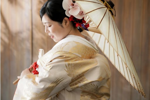 木漏れ日と新婦さん