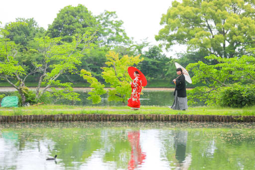 次に、新婦様は色打掛にお着替えいただきました