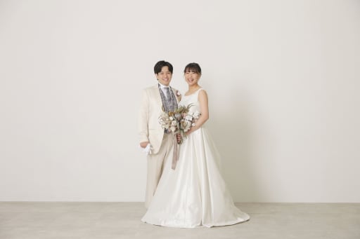 1着目はウェディングドレスから