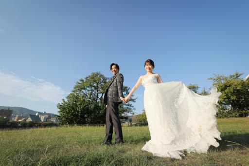 手をつないで未来へ進む