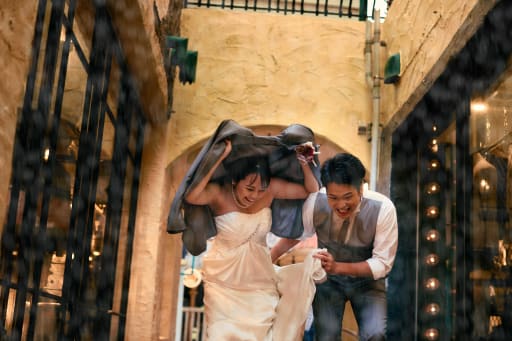 カメラマンも雨に濡れながら同じような顔してますよ笑