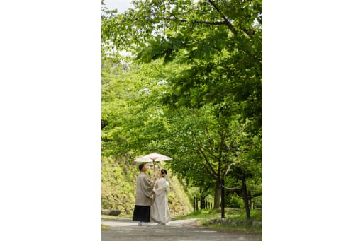 和傘を使って。
