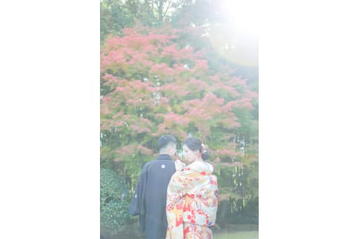 京都の随心院の境内で。