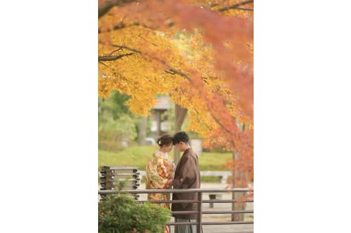 紅葉のトンネルを抜けた先には、 