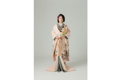 桜色と黒の組み合わせコーディネイト