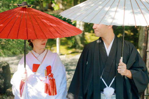 撮影の中で特に印象的だったのは、和傘を取り入れたおしゃれなショット。