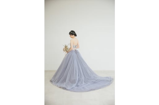 後ろ姿も華やかに