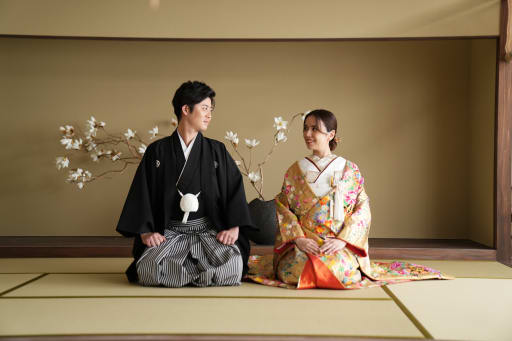 洋装の次は和装に着替えて屋内庭園で