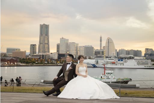 綺麗な夕日といなと未来を背景に