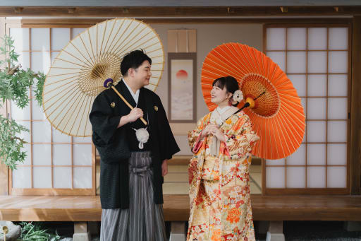 和の魅力が引き立つ和傘で