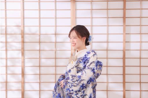 華やかな笑顔で