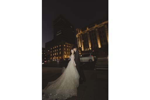 煌びやかなドレスで