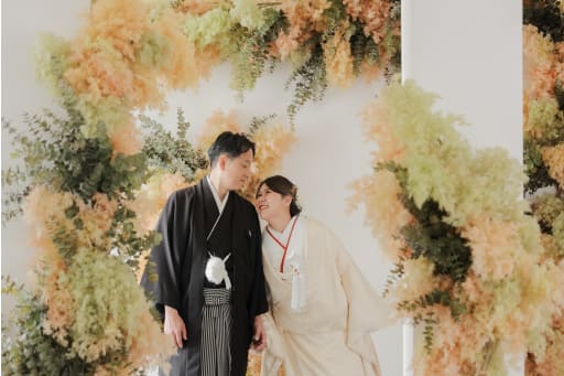 最後はお花に囲まれて