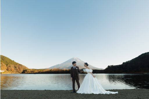 続いてウェディングドレスで撮影！