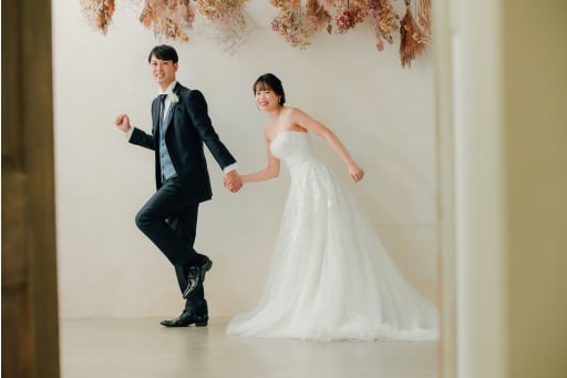 最後に、お二人お揃いのポージングで可愛いカットを撮影。