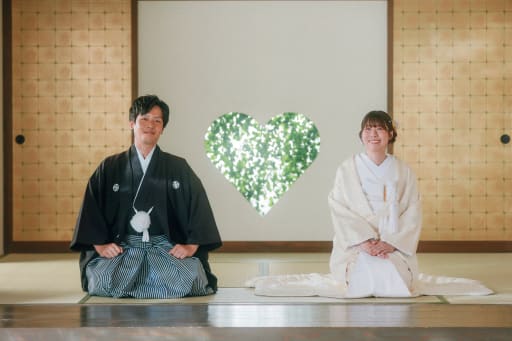 お決めになったお衣装は白無垢と紋付き