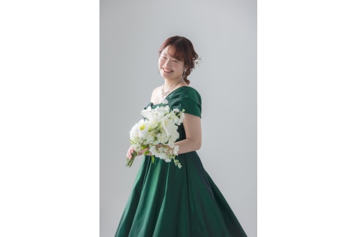 深緑に咲く、至福の微笑み