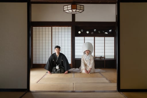 和室で正座ショット