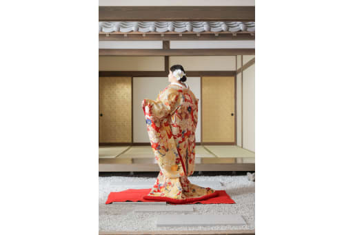 新婦様の着物を下ろしての後ろ姿も