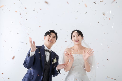 コンフェッティ舞う、華やかな一瞬！