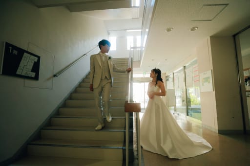 洋装にお着替えいただき、思い出の大学キャンパスへ。