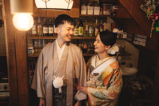 2人寄り添って