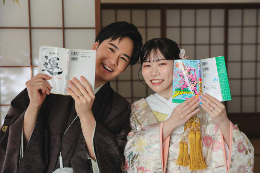 好きな本と一緒にお二人らしいショット