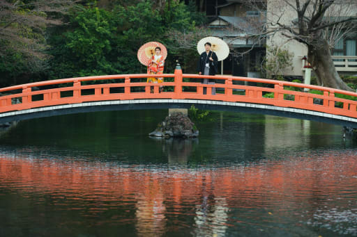 神社での和装撮影は新緑の時期とても綺麗です