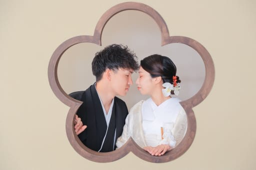 花窓から
