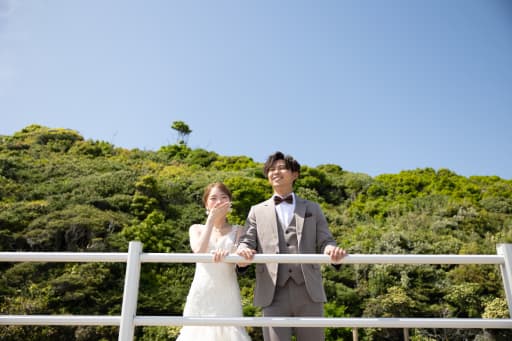 笑いながら