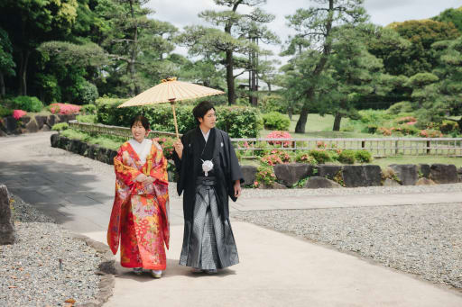 相合い傘で、のんびりお散歩