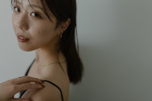 メイクやアクセと合わせて