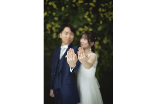 ふたりのはじまりを刻む、指輪の瞬間