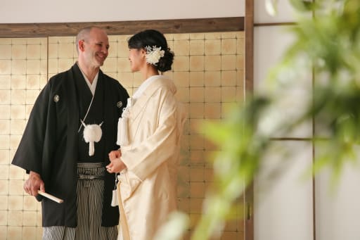 見つめ合って。