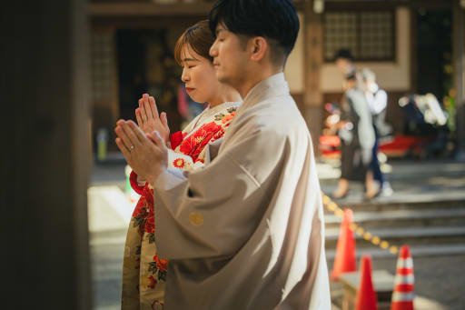 お参りショット。二人の未来に幸福がたくさん訪れることを祈ります。