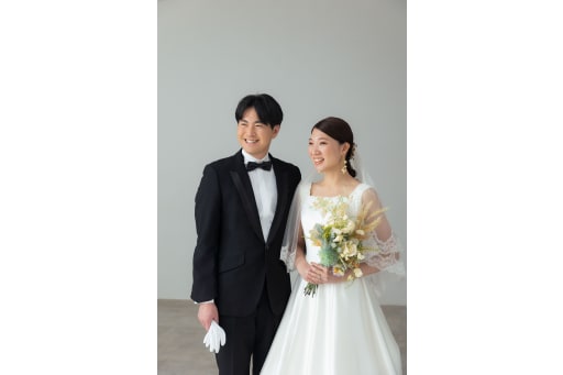 シンプルな白背景で