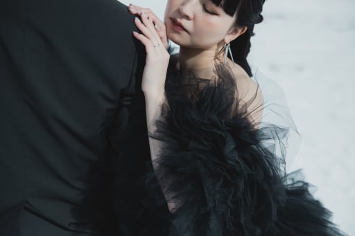 アクセサリーやメイクも映える