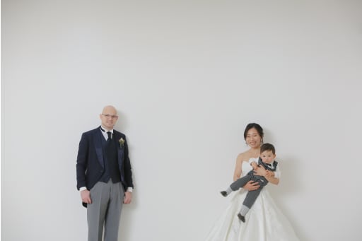 シンプルな背景で