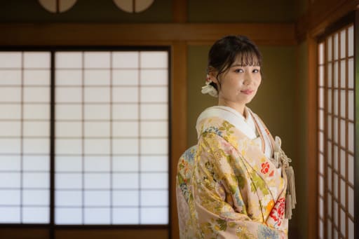 茶室で新婦様のソロショット☆