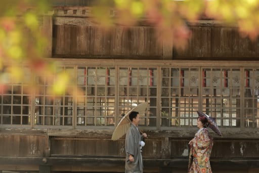 目立たないようですが、櫻井神社の紋が、和の雰囲気を醸し出すのに効いています。