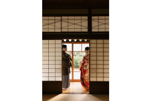 向かい合って