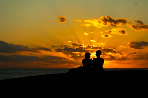 お二人と海と夕日と。