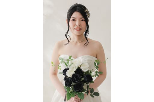 黒を基調としたおしゃれなブーケ💐