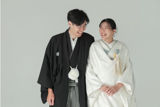 白無垢に水色のアクセントを取り入れた姿で登場された新婦様