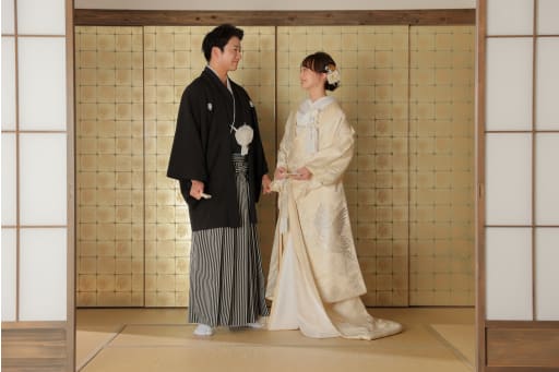 見つめ合ったおふたりの自然な笑顔