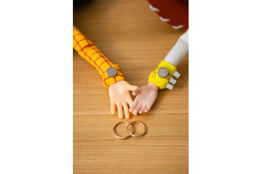 指輪と人形と思い出を共に