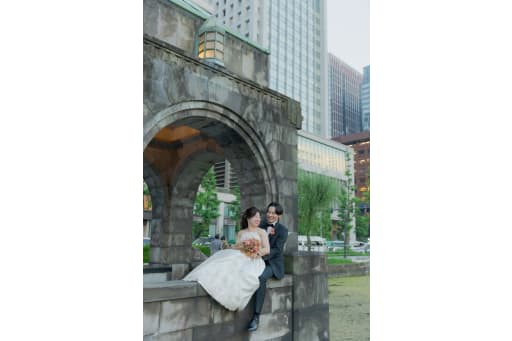 続いて東京駅で洋装ナイトロケーション