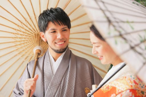 ご新婦様越しのご新郎様♡