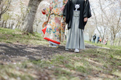 足元の桜も